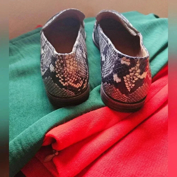 Madewell The Alex Loafer in Snake Embossed Leather in Dark Navy/Black, Size 6 - Picture 4 of 8